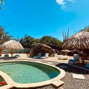 Apartamento Charming 2-bedroom With Saltwater Pool 